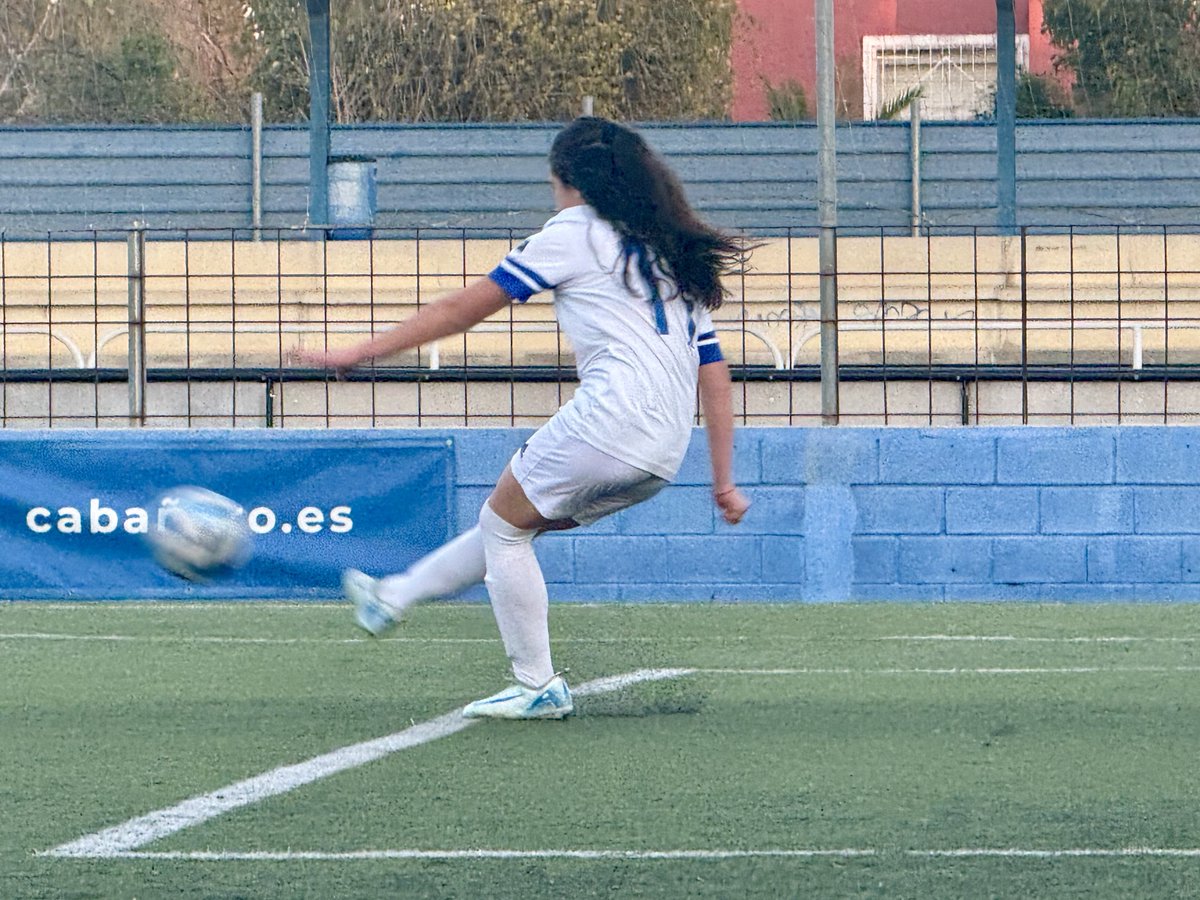 C.F. CRACKS tweet media