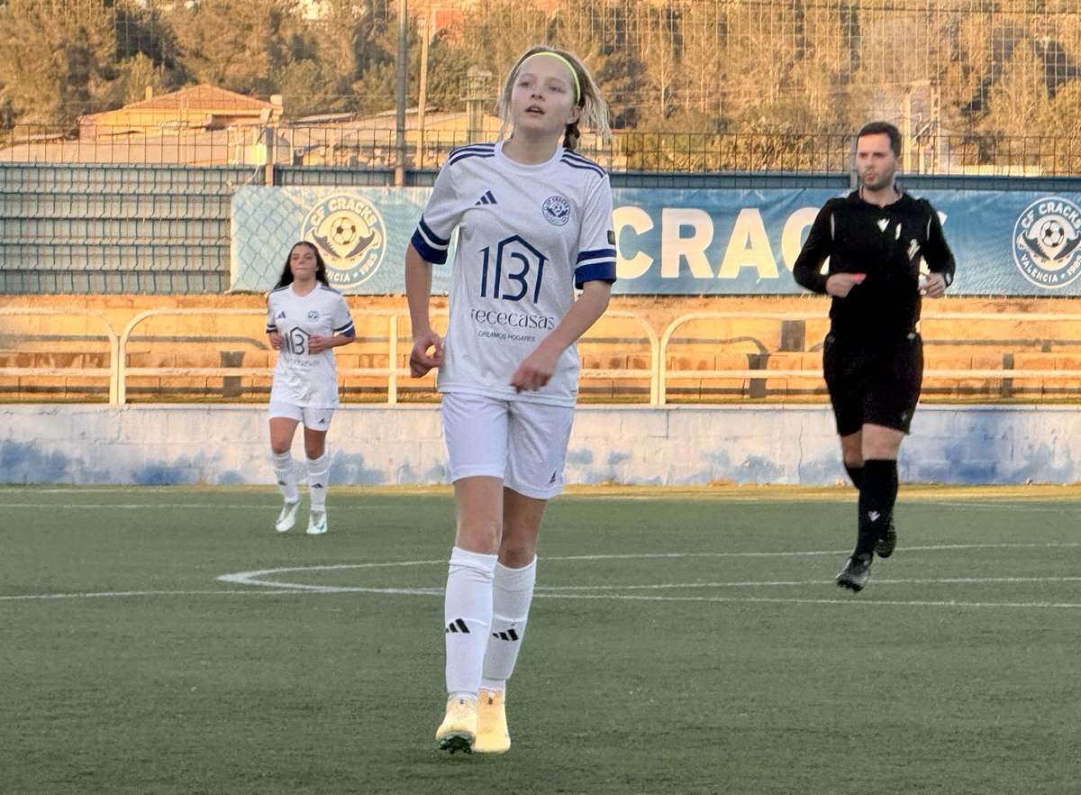 C.F. CRACKS tweet media