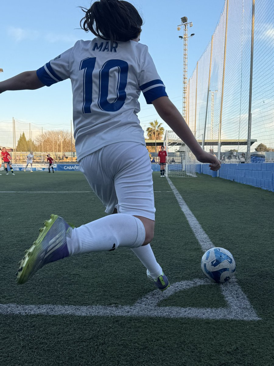 C.F. CRACKS tweet media