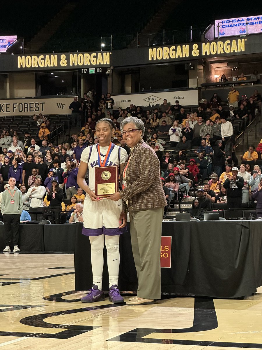 Mindy McCarthy tweet media