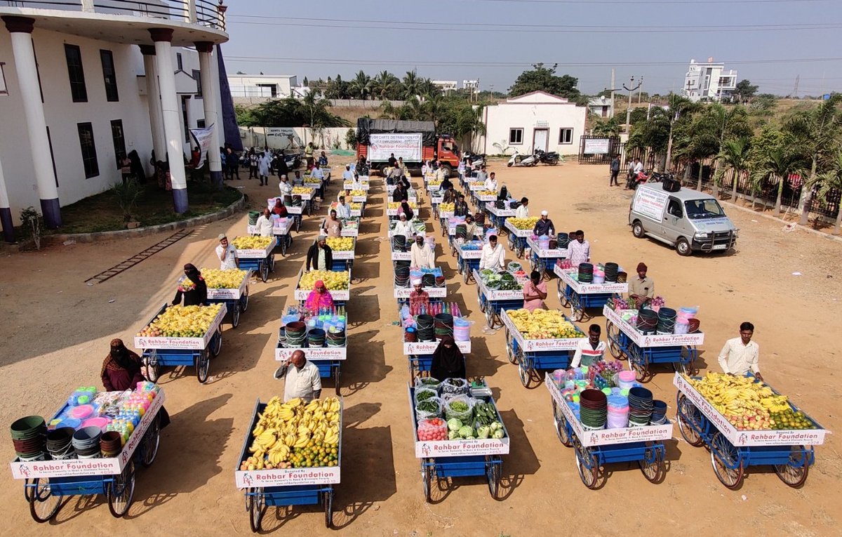 In 2025, Hidaya Foundation distributed 600 push carts to deserving individuals and provided 1,725 sewing machines to deserving ladies after training so they may start their own businesses.  Find out more and donate at: hidaya.org/self-employmen…