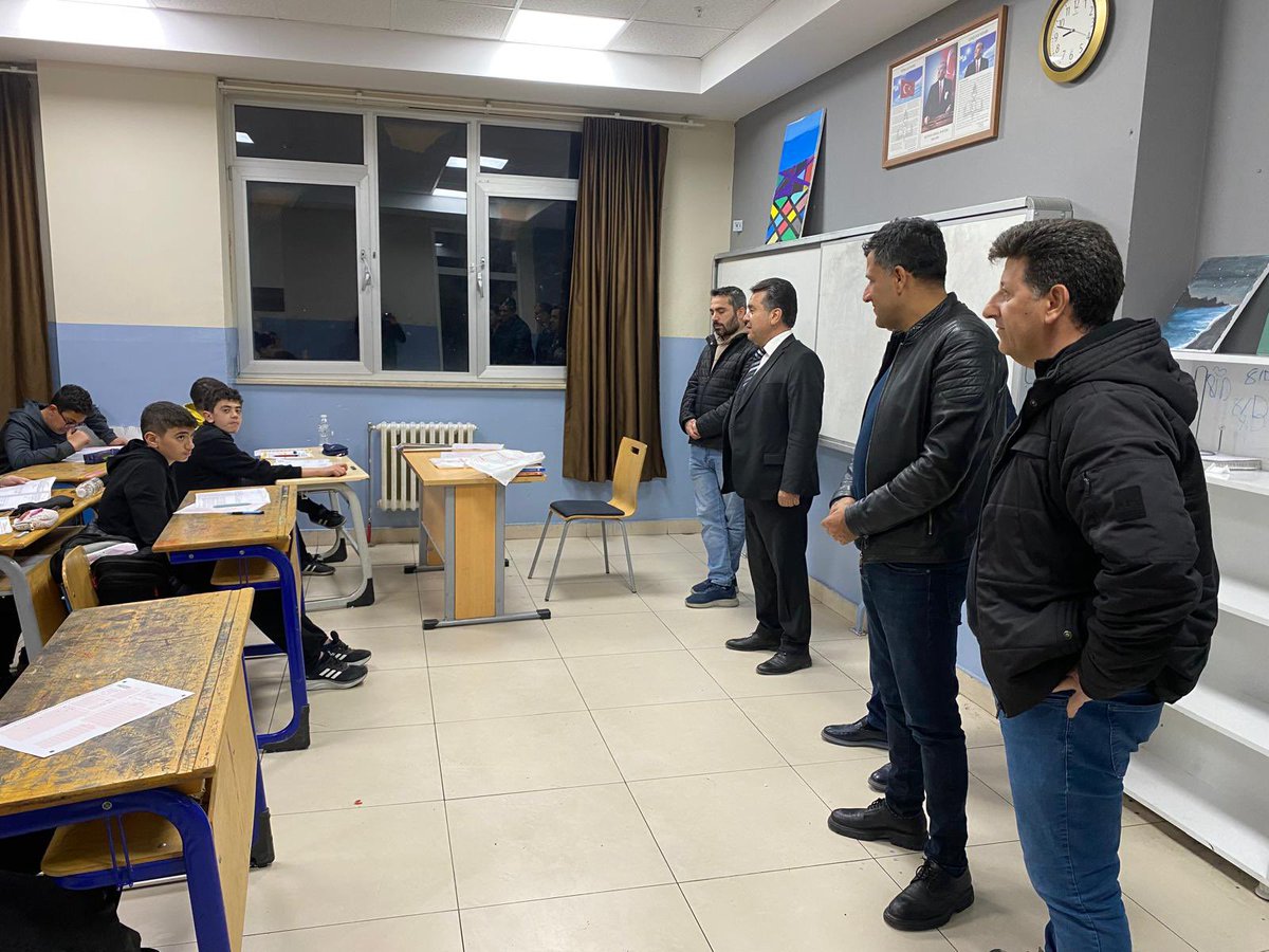 nusaybin_mem's tweet photo. 📍 Atatürk Ortaokulu 

İlçe Millî Eğitim Müdürümüz Sayın Hacı Yusuf AVLANMAZ, şube müdürlerimiz ile birlikte gönüllü öğretmenlerle LGS için etüt yapan #Nusaybin Atatürk Ortaokulu’nu ziyaret etti.

✍️Ziyaret kapsamında öğrencileri azimlerinden dolayı tebrik eden Müdürümüz AVLANMAZ, fedakarlıklarından ve emeklerinden dolayı okul yönetimi ile öğretmenlere teşekkür etti.

@tcmeb
@Yusuf__Tekin
@Mardin_Valiligi 
@mardinilmem
 @ali_eyyupkoca
@Nsy_Kaymakamlik 
@haciavlanmaz