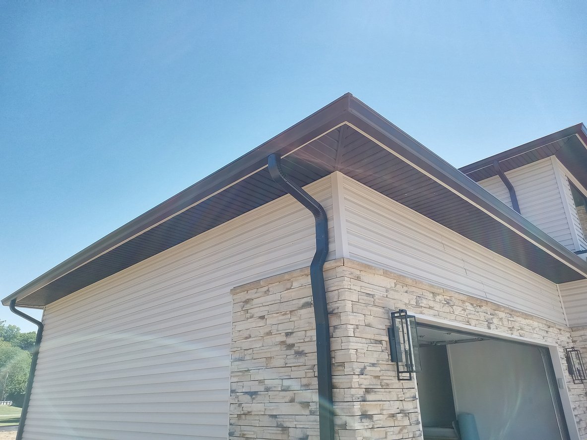 GUTTER5023's tweet photo. Post-Winter Gutter Audit: 7 Things to Check After the Ice Melts https://t.co/7YxLvfvq2L https://t.co/14E2cPEAMf