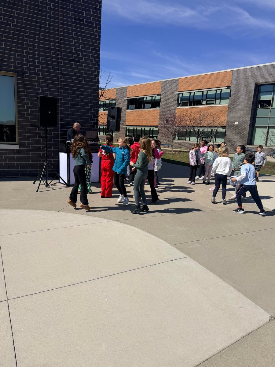 Wolf Springs Elementary tweet media
