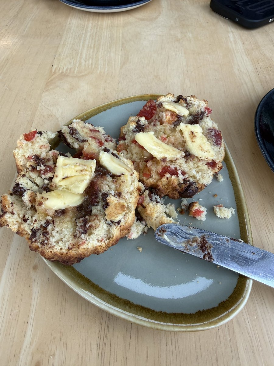 Foxes Afloat tweet media