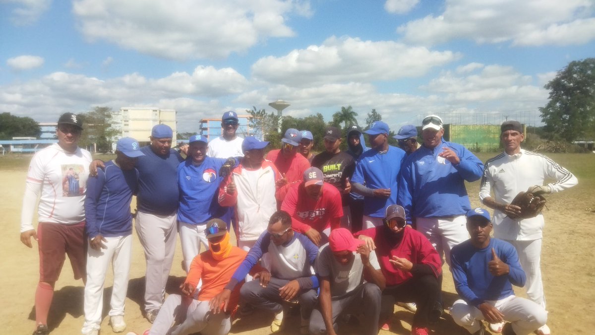Con todo éxito se desarrolla la I Copa de Softbol a la Piña Felipe Lazo in Memorian. Evento que se juega en el Estadio René Díaz y en el terreno de la EIDE Provincial Lino Salabarria de Sancti-Spiritus. El equipo de la EMPACADORA Roberto Quesada marcha en primer lugar con 13-5.