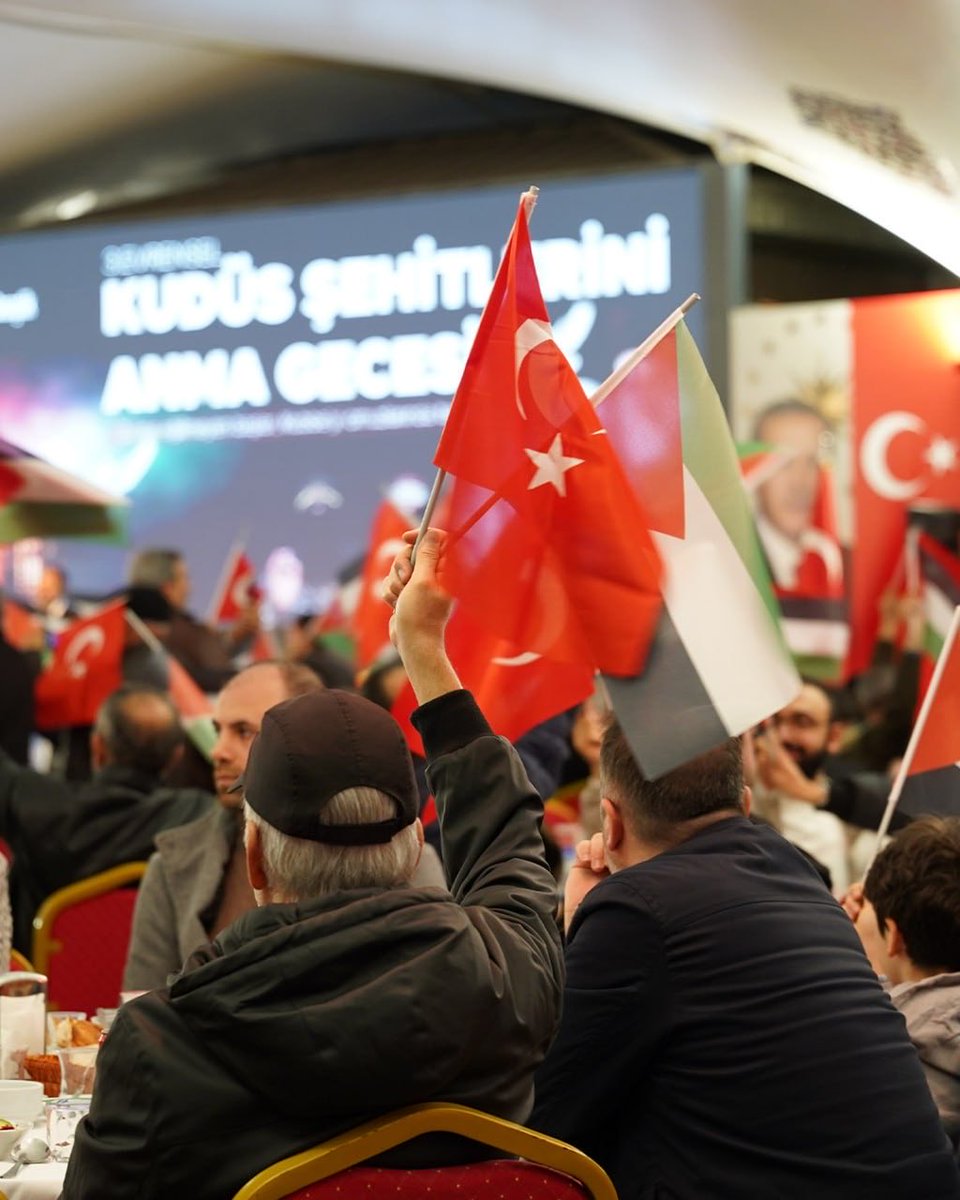 EhlibeytGenclik's tweet photo. Ehlibeyt Gençlik Derneği olarak, zulme karşı sessiz kalmayan; karınca misali elinden geleni yapan tüm kardeşlerimize gönülden teşekkür ediyoruz.

Programlarımıza maddi ve manevi destek veren, emek veren, sponsor olan, katılım sağlayarak yanımızda duran herkese şükranlarımızı sunuyoruz. Sizlerin desteği ve duası sayesinde birlik ve dayanışmamız daha da güçleniyor.

Programlarımızın gerçekleşmesine katkı sağlayan ve bu hayırlı çalışmaların devamlılığı için desteklerini sürdüren herkesten Allah razı olsun. Birlikte daha güçlü, birlikte daha umutluyuz.