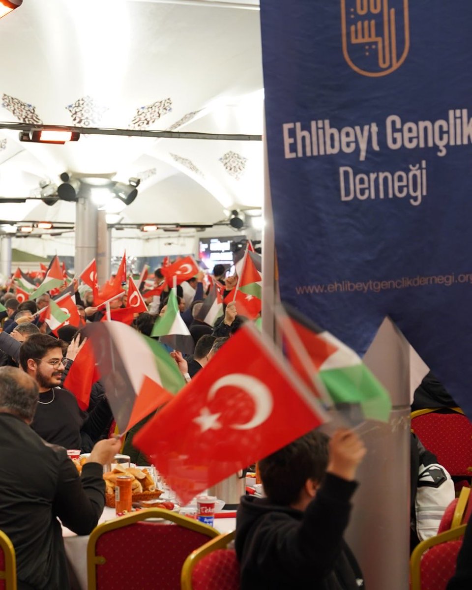 EhlibeytGenclik's tweet photo. Ehlibeyt Gençlik Derneği olarak, zulme karşı sessiz kalmayan; karınca misali elinden geleni yapan tüm kardeşlerimize gönülden teşekkür ediyoruz.

Programlarımıza maddi ve manevi destek veren, emek veren, sponsor olan, katılım sağlayarak yanımızda duran herkese şükranlarımızı sunuyoruz. Sizlerin desteği ve duası sayesinde birlik ve dayanışmamız daha da güçleniyor.

Programlarımızın gerçekleşmesine katkı sağlayan ve bu hayırlı çalışmaların devamlılığı için desteklerini sürdüren herkesten Allah razı olsun. Birlikte daha güçlü, birlikte daha umutluyuz.