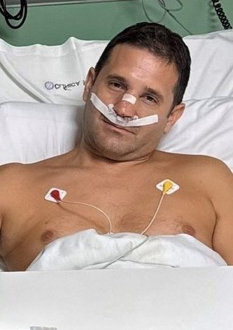 "Poner la cara y seguir vendiendo relatos tiene su riesgo" decía el diputado libertario cuando lo cagaron a piñas a Berni.

Ahora pensó que decir "soy diputado nacional" le daba inmunidad a los cabezazos.