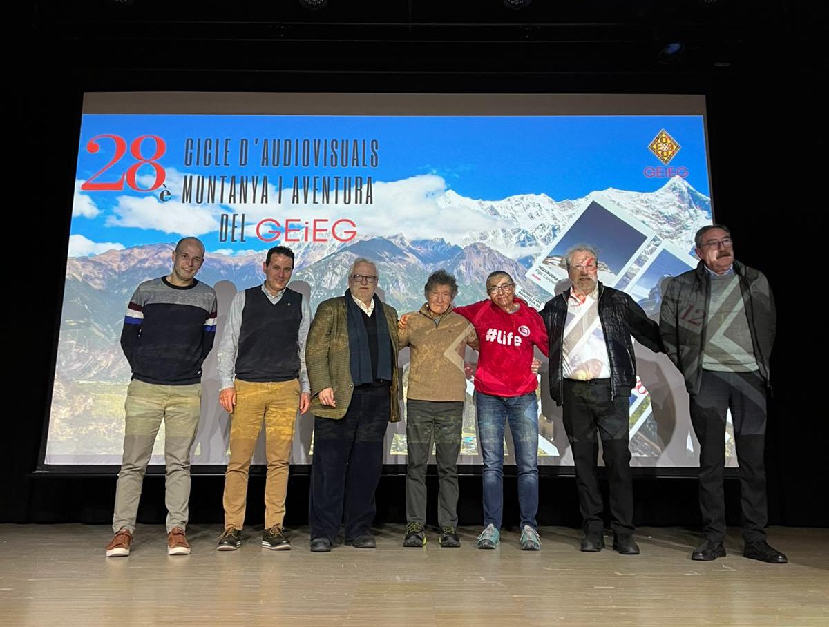 geieg1919's tweet image. Inspiració en estat pur avui al Cicle d'Audiovisuals de Muntanya amb Carlos Soria. 🏔️ Després de 72 anys gaudint dels cims, ens ensenya que la clau és no perdre mai la il·lusió. Gràcies per compartir la teva filosofia de vida amb nosaltres! 🔝 
#Muntanya #CarlosSoria #Alpinisme