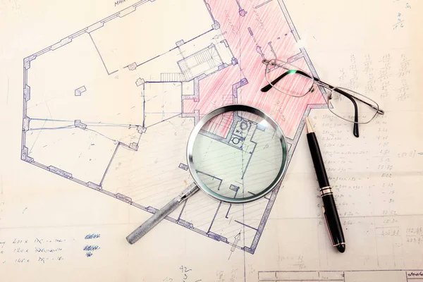 El derecho del uso del suelo se le otorga a una persona natural o jurídica para utilizarlo, con fines actuales o futuros, basado en sus potencialidades y restricciones, conforme a lo que establecen los instrumentos de ordenamiento territorial y urbano. 
#INOTU #dmotumadruga