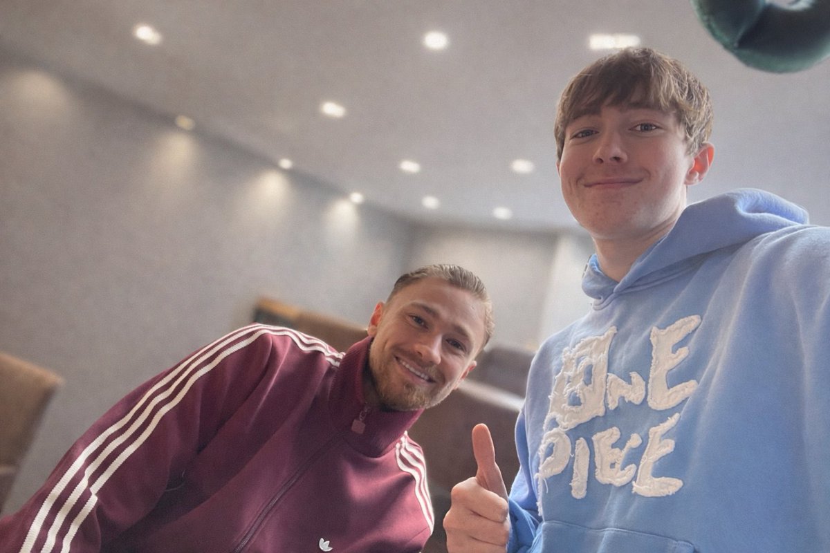 Ms_S_Howard's tweet photo. Had a feeling it was going to be a win for AVFC after bumping into @mattycash622 earlier. https://t.co/HaJva03VwP