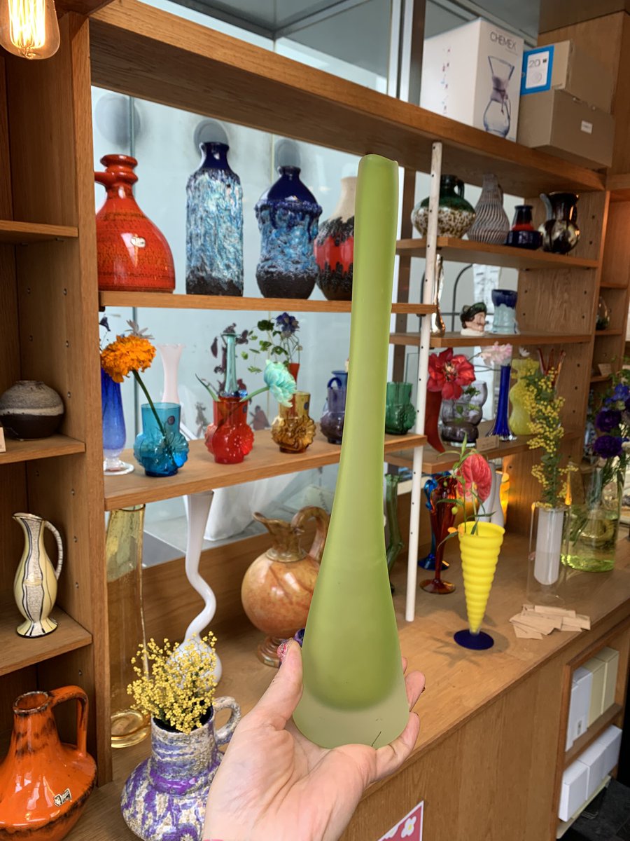 ちょっと透き通った黄緑色の花瓶、これだよ〜🌱
みんなの春の気分は何色？

 #サニー813
<a href="/SUNNYVIBES813/">J-WAVE "SUNNY VIBES"</a> 
<a href="/jwave813fm/">J-WAVE 81.3FM</a>