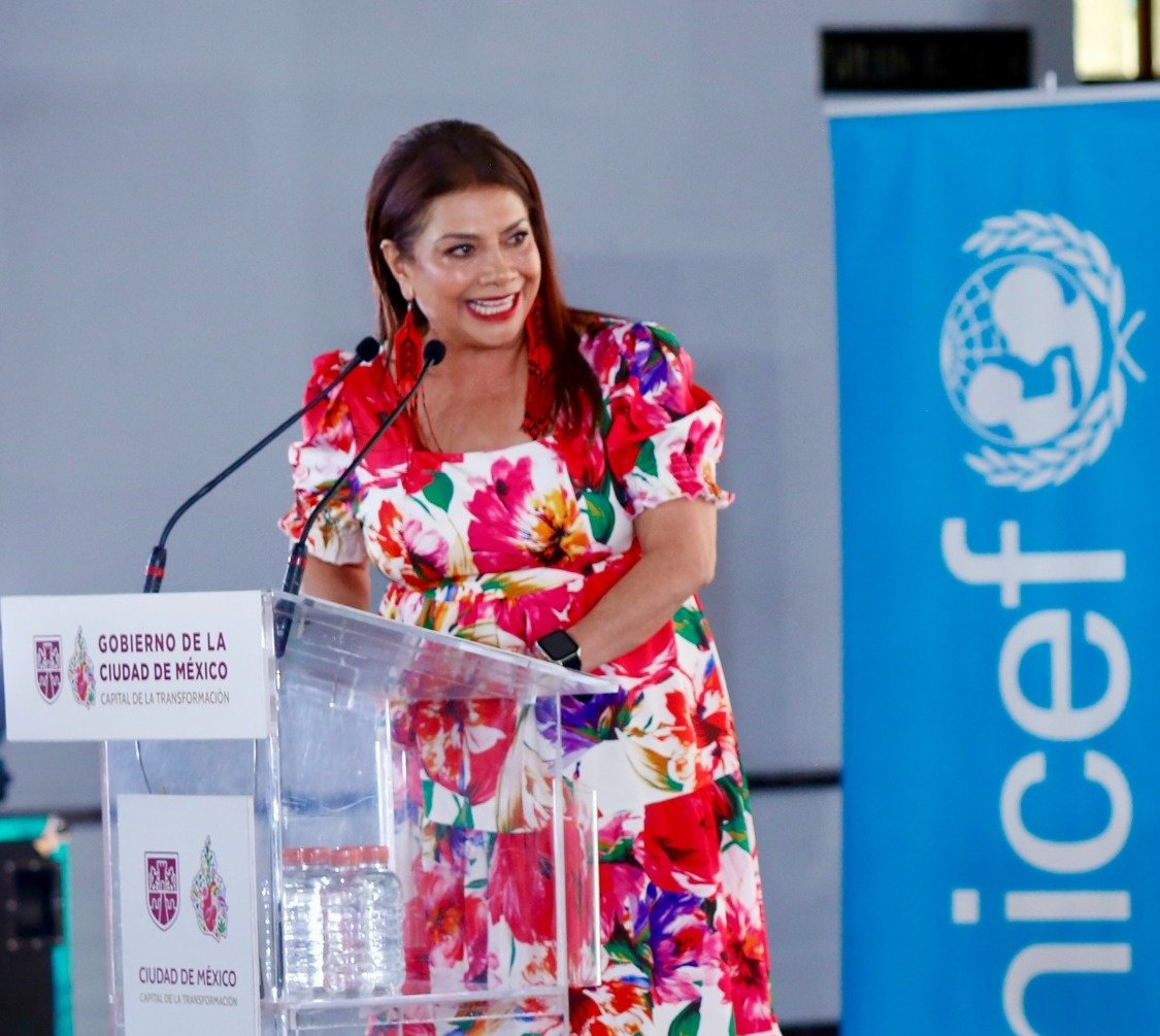 ClaraBrugadaM's tweet photo. Firmamos junto con Luis Fernando Carrera Castro, Representante de @UNICEFMexico, un convenio de colaboración para reforzar nuestras políticas públicas a favor de la niñez, no solo en el marco del Mundial sino también para trascender el bienestar infantil como parte fundamental en la construcción de nuestra sociedad a nivel local y federal.