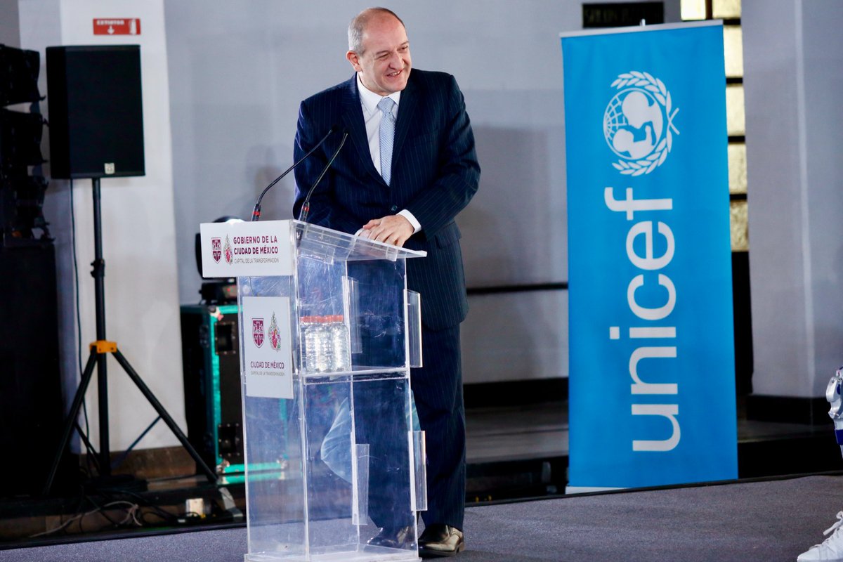 ClaraBrugadaM's tweet photo. Firmamos junto con Luis Fernando Carrera Castro, Representante de @UNICEFMexico, un convenio de colaboración para reforzar nuestras políticas públicas a favor de la niñez, no solo en el marco del Mundial sino también para trascender el bienestar infantil como parte fundamental en la construcción de nuestra sociedad a nivel local y federal.