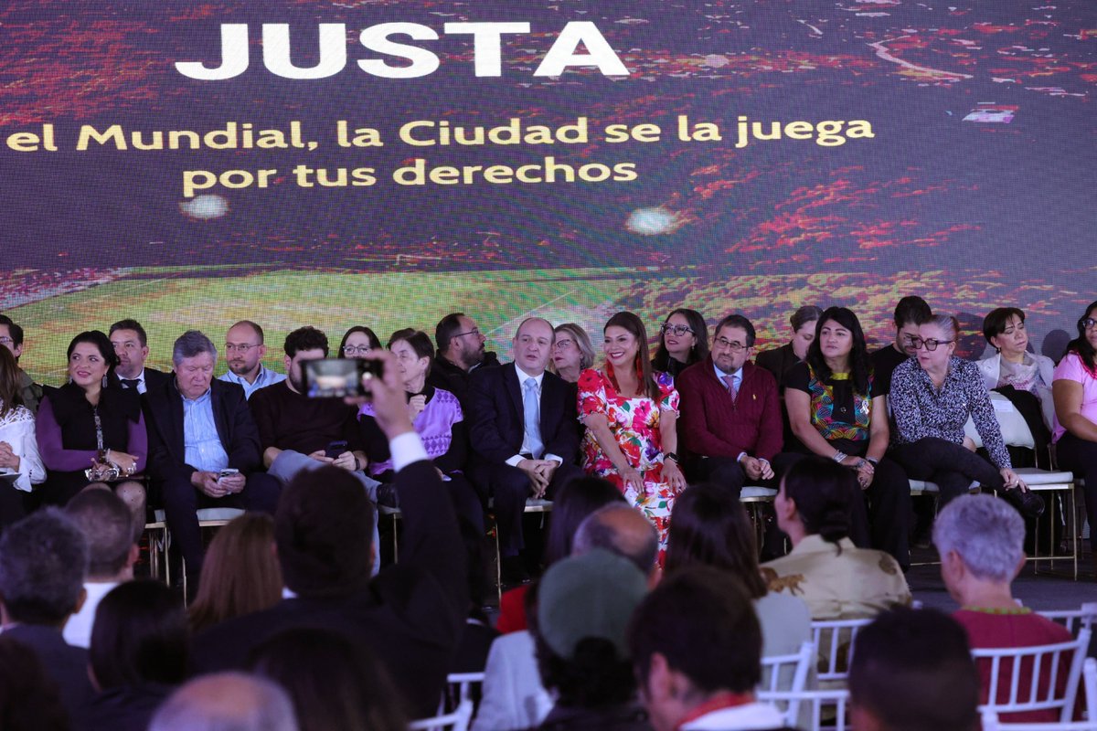 ClaraBrugadaM's tweet photo. Firmamos junto con Luis Fernando Carrera Castro, Representante de @UNICEFMexico, un convenio de colaboración para reforzar nuestras políticas públicas a favor de la niñez, no solo en el marco del Mundial sino también para trascender el bienestar infantil como parte fundamental en la construcción de nuestra sociedad a nivel local y federal.