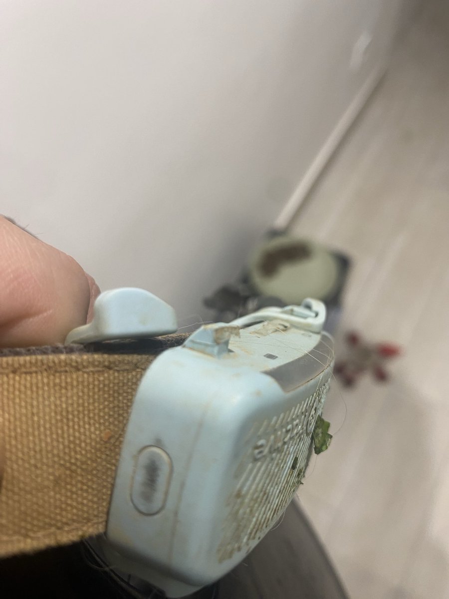 villaspace's tweet photo. @Tractive un perro en sus primeros 4 años no rompe su primer #tractive le llega el segundo y le dura 5 meses… por lo visto la calidad ha caído, por supuesto desde la app no se pueden enviar las fotos para reclamar nada… https://t.co/E9LoK1hnEZ