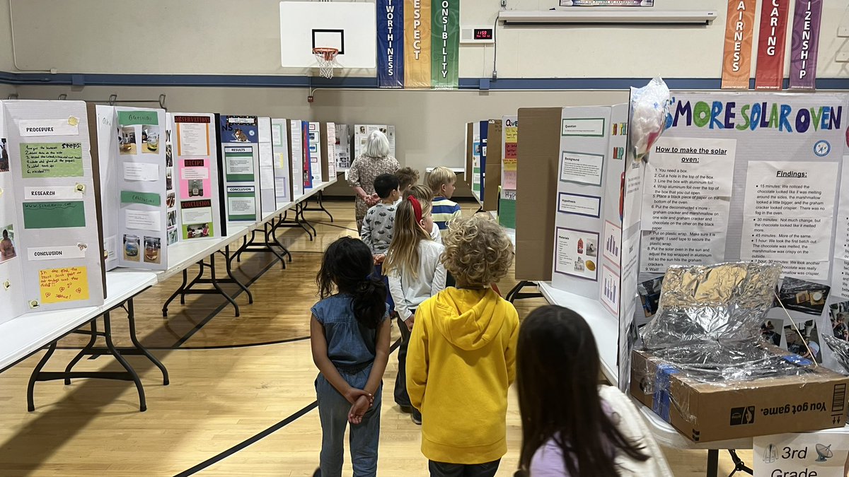 HVEHuskies's tweet photo. Well done, HVE Scientists! 🧑‍🔬 💙🤍 A reminder that tonight, Thursday, March 12th, from 5-7 p.m. all HVE families can come enjoy dinner, check out the projects and enjoy amazing exhibits! #hvehuskies #lafsdk8 #lpie https://t.co/HyTGlOatJb