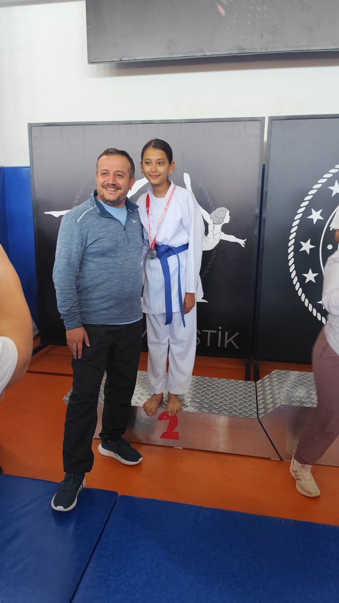 10-12 Mart tarihlerinde yapılan #OkulSporları Karate İL Birinciliği müsabakalarında; Yıldız Kızlar 36 kg. kategorisinde Serik Gençlik ve Spor İlçe Müdürlüğü sporcumuz Yaren Kazmacı Antalya 2. si oldu. 
Sporcumuz ve antrenörümüz Ali Fuat Tezeller' i tebrik ederim.

<a href="/drcemalsahin/">Cemal SAHIN</a>