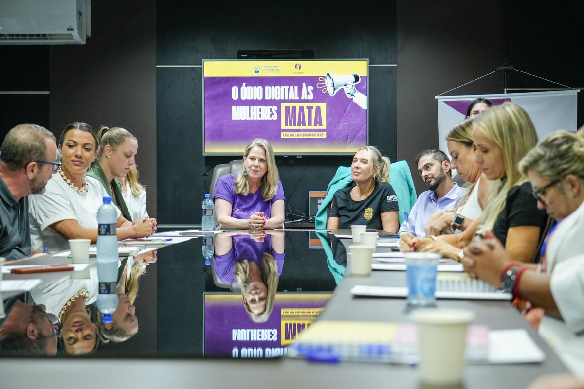 A Procuradoria Especial da Mulher da Câmara de BC reuniu, nesta tarde, entidades da Rede de Apoio de combate à violência contra mulher para fortalecer o atendimento às vítimas no município.

Leia mais: balneariocamboriu.sc.leg.br/imprensa/notic…