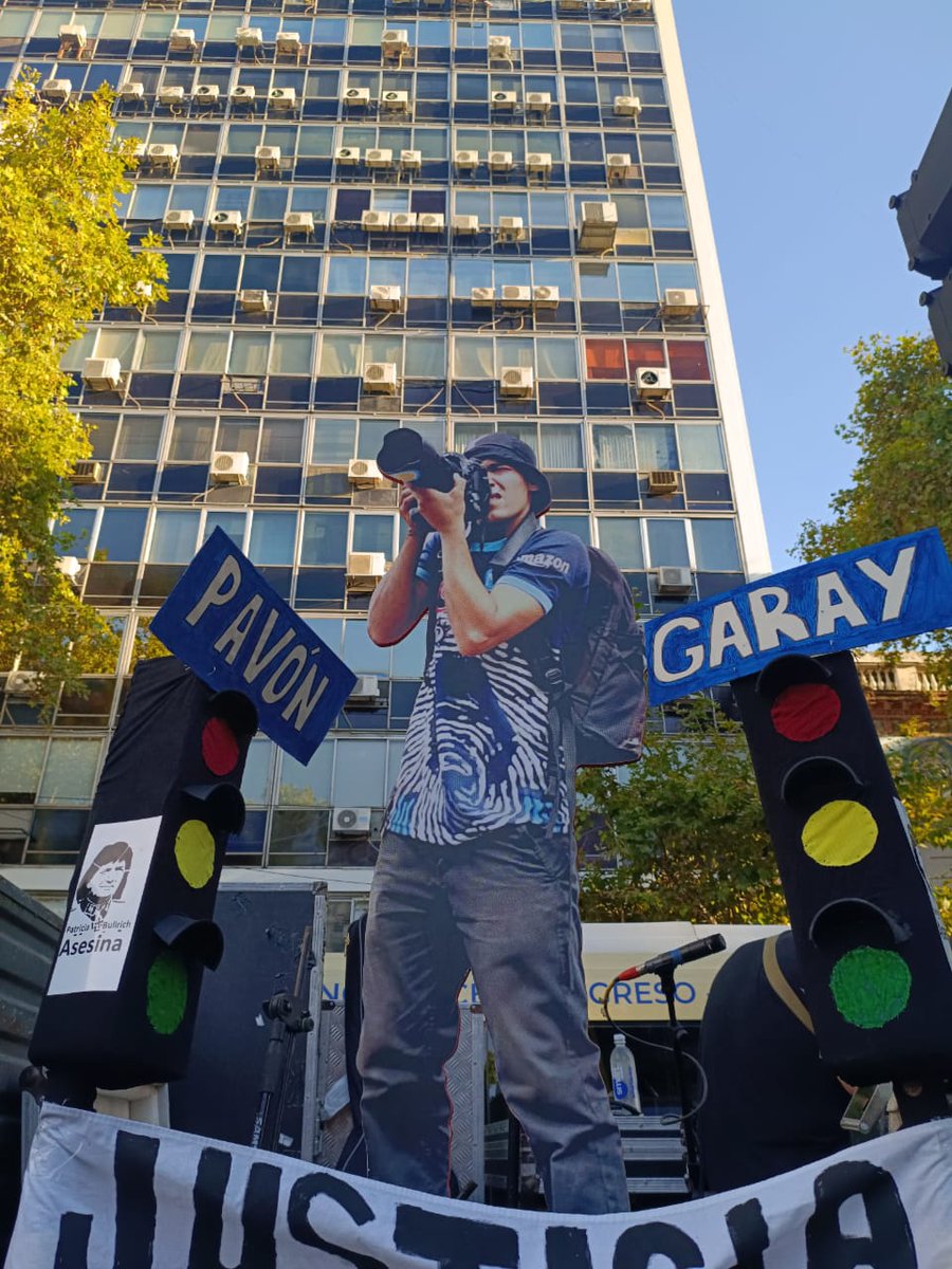 LuBarrios07's tweet photo. El CESACO está presente en el festival "Revelando la Libertad" a un año del brutal ataque a Pablo Grillo. 
Desde ese día cada viernes estuvimos en esa esquina exigiendo justicia y esperando que Pablito vuelva al barrio. Hoy celebramos tu vida y resistencia en las calles🔥 https://t.co/p3VQojb3Zl
