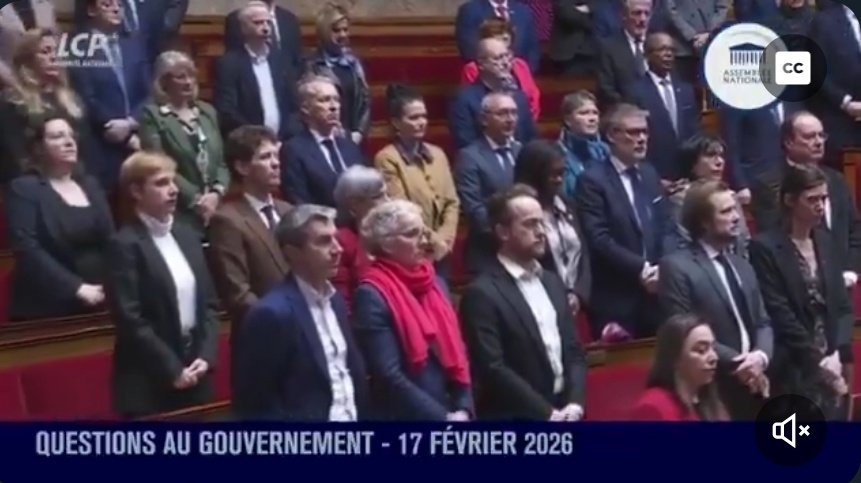 La Macronie aura été 10 longues années de descente aux Enfers, pour finir par soutenir en armes le plus grand génocide du 21ème siècle et à se lever pour quelqu'un qui écrivait « je soutiens Adolf ».

Le macronisme peut finir dans les sales pages de l'Histoire, à côté de Pétain.