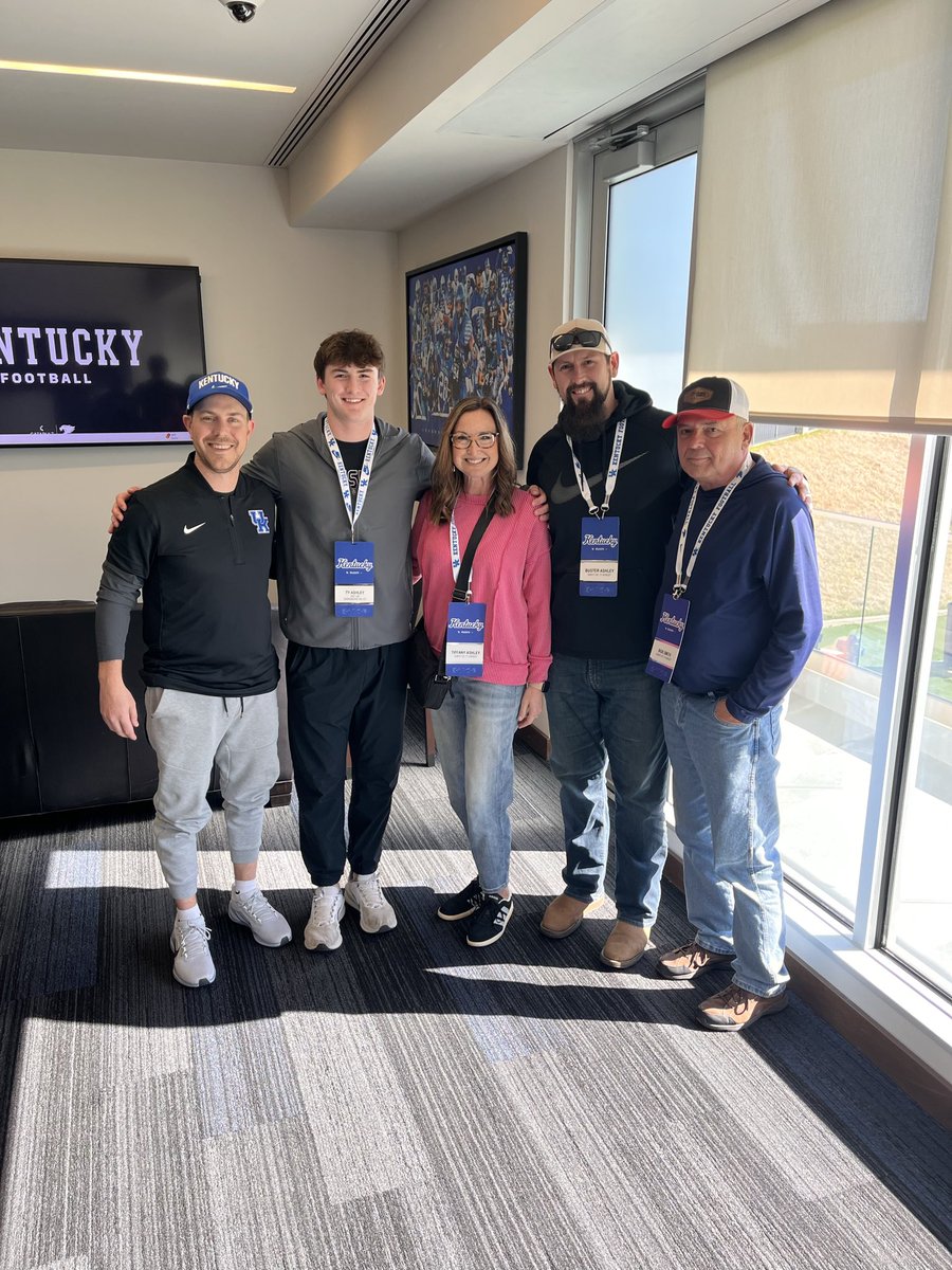 Ty Ashley tweet media