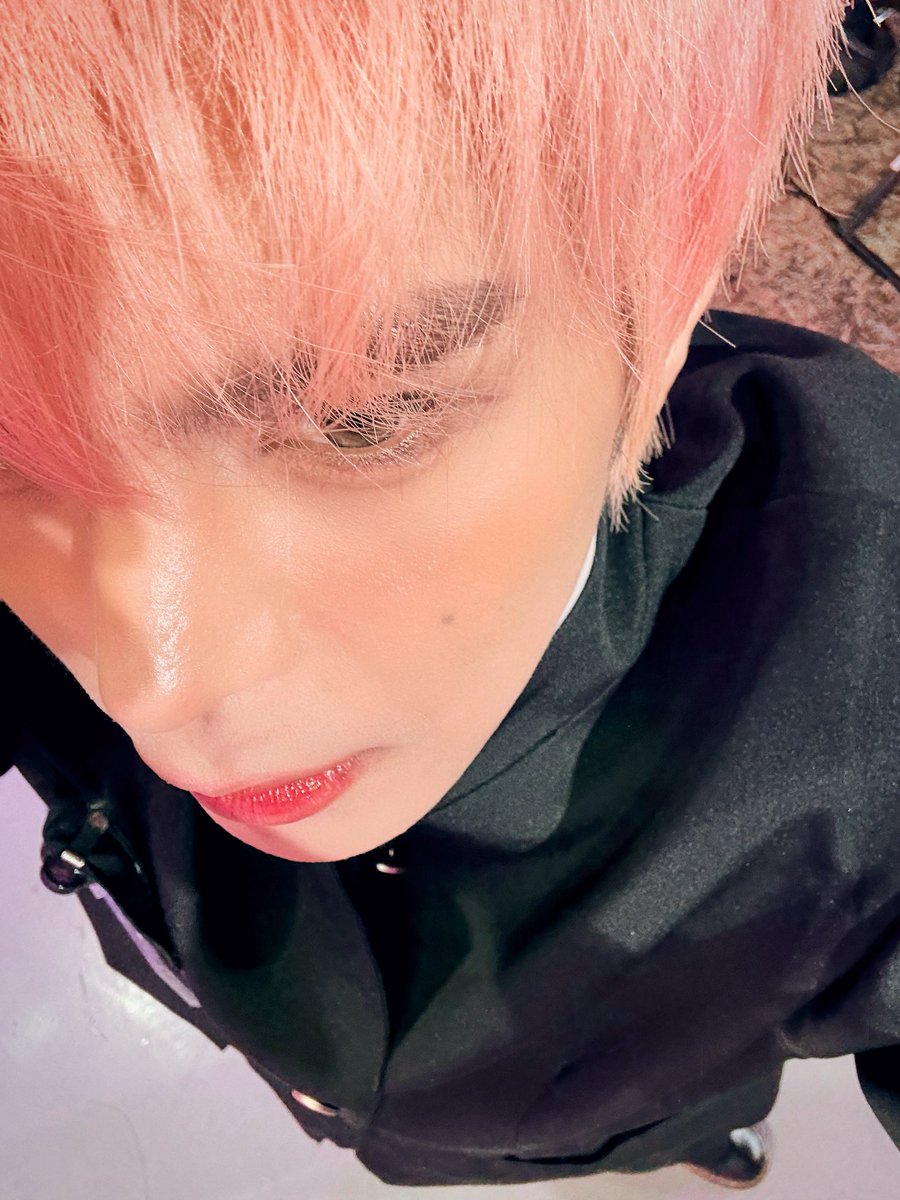 Good Morning ESENSEVille at sa paboritong selfie angle ni Wiji Marie. 

<a href="/6ENSEofficial/">6ENSE</a> #6ENSE #6ENSE_Wiji