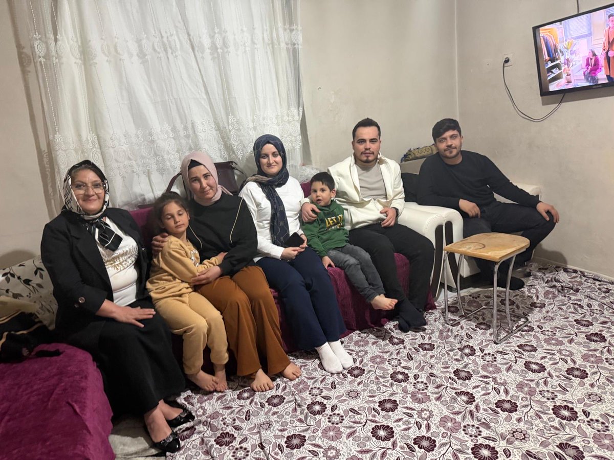 Hasbihâl💐

Bu akşam kıymetli ailemize çay ziyaretinde bulunduk. Sıcak çay eşliğinde güzel sohbetler ve kıymetli anlar paylaştık.