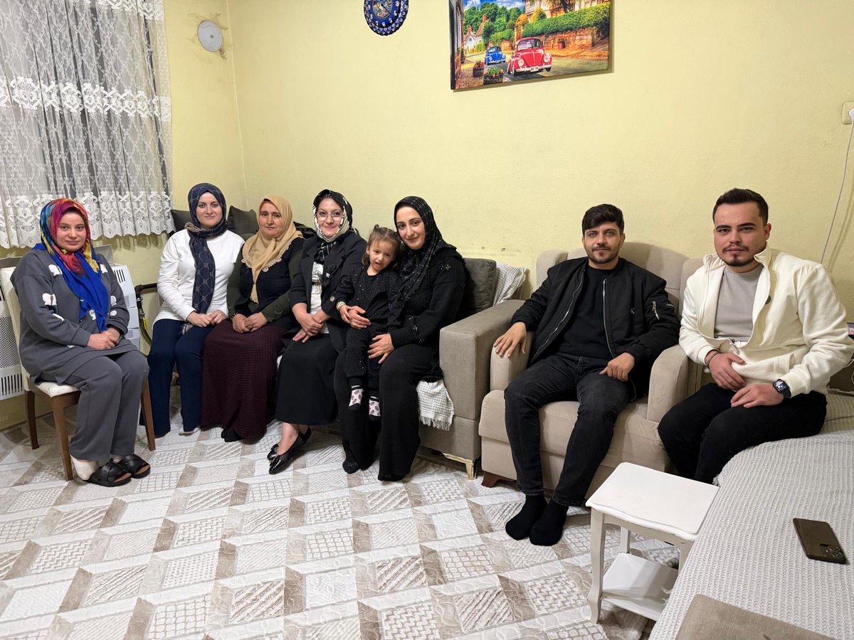 Gönül iftarı🪻

Bu akşam kıymetli ailemize iftar ziyaretinde bulunduk. Aynı sofrada buluşmanın ve birlikte olmanın huzuru çok kıymetliydi.