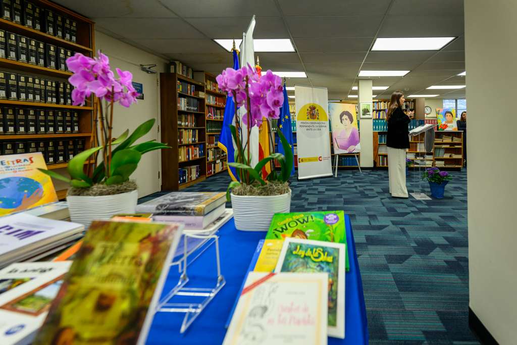 OAS_official's tweet photo. Within the framework of the Women Authors Collection initiative, led by the Columbus Memorial Library and the Permanent Observer Mission of Spain to the OAS, with the support of @CIM_OEA, we continue working to highlight and preserve the intellectual and literary production of women across the Hemisphere.

The initiative seeks to recognize the contributions of women authors from Member and Observer States to democracy, culture, human rights, and gender equality.

We invite Member States to submit works by national women authors for inclusion in the Collection at OAS Headquarters in Washington, D.C.
