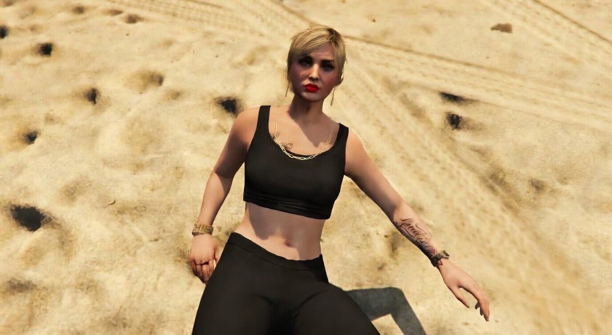 Holly Hart tweet media