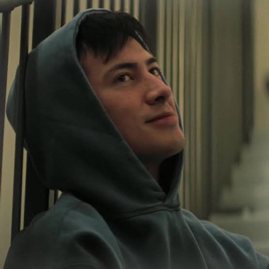 em 🕷️ tweet media