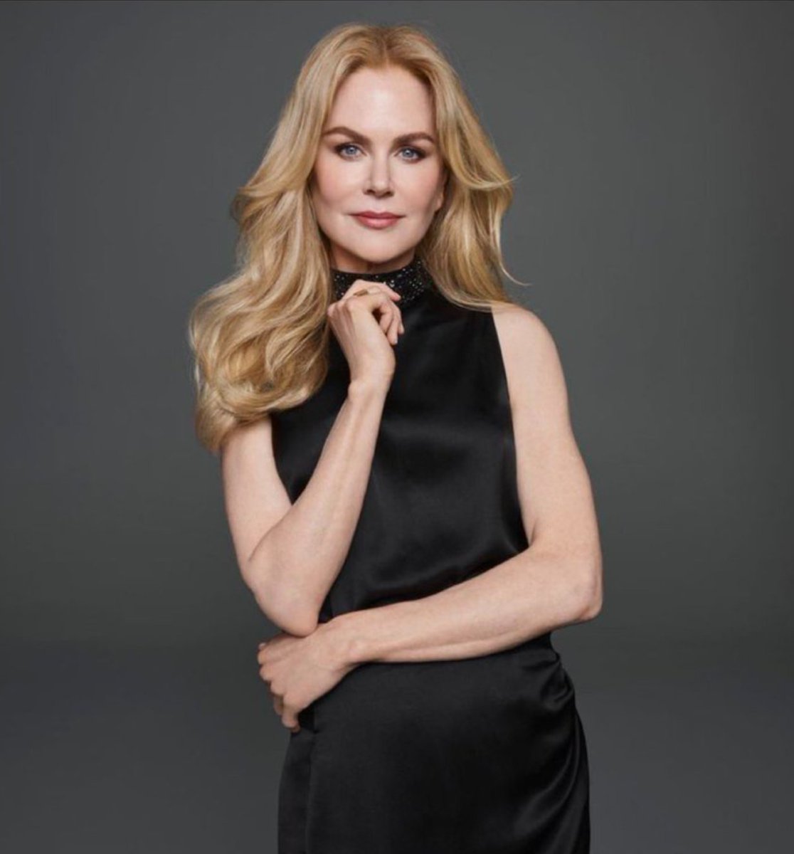 hayrr's tweet photo. Nicole Kidman tells Las Culturistas of the eldritch horror she endured while in a relationship with Tom Cruise. "He would hold up the hair on the back of his head to reveal another mouth in the base of his neck. It had teeth and a tongue!" https://t.co/JZDmfGOzye