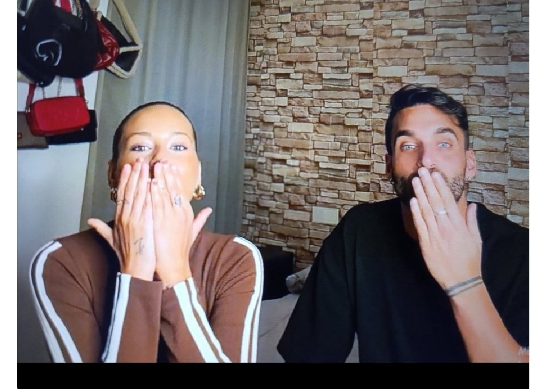 YoliMena9's tweet photo. Bueno me DESPIDO de los JUEVES VIOLEDIS😥🥺🥺, solo desearos q os vaya bonito, y GRACIAS POR TODO y POR COMO SOIS!....😘😘😘😘😘#ViolediMTMAD53💙🧲💜 https://t.co/qAQqFNpiYO