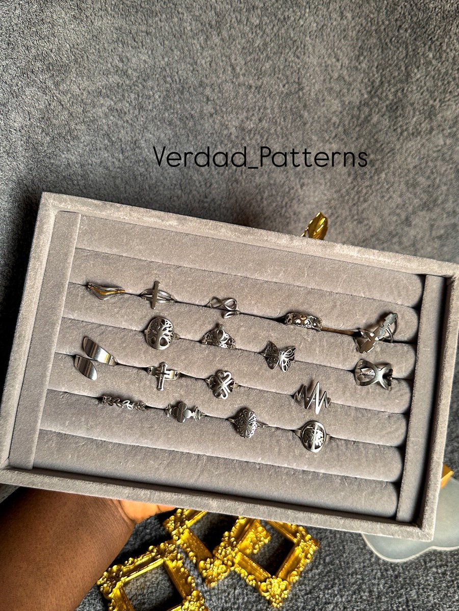 VerdadPatterns's tweet photo. Silver Rings fam 
Your stack, Your style 😌
.
To order: Call / WhatsApp: 08163851956 or send us a DM 

#silverringsinlagos #stackablerings #nontarnishsilverrings #stackableringsinlagos #stackablejewelry https://t.co/jXtFaBarcF