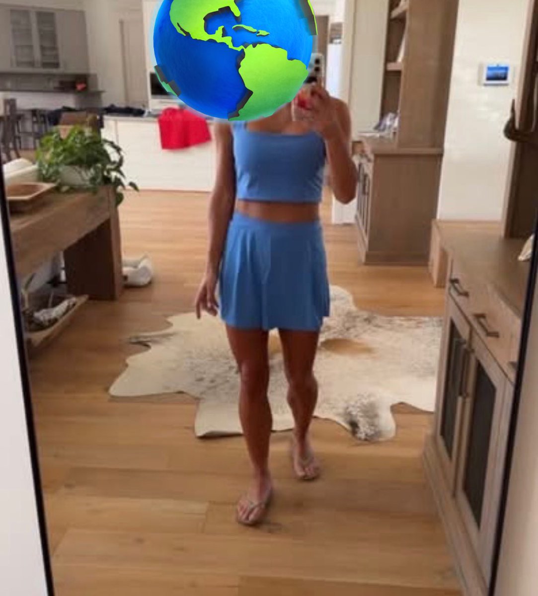 CML032's tweet photo. Sometimes I think I still can pull it off at 40!  And the second pic is for all you weirdos that send me feet requests lol 😝 

#hotwife #flr #soccermom #bored #girlsnight #horny #feetworshi̇p #ihatefeet https://t.co/SVdEqwUk9V