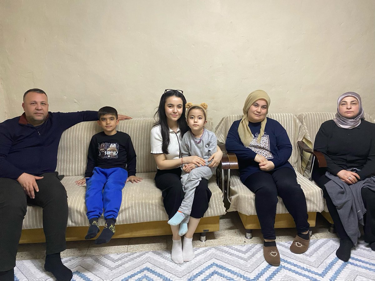 Gönül İftarı🪻

Bu akşam ailemize iftara gittik. Paylaşılan bir sofranın, edilen bir duanın ve birlikte geçirilen anların değeri her zaman başka.