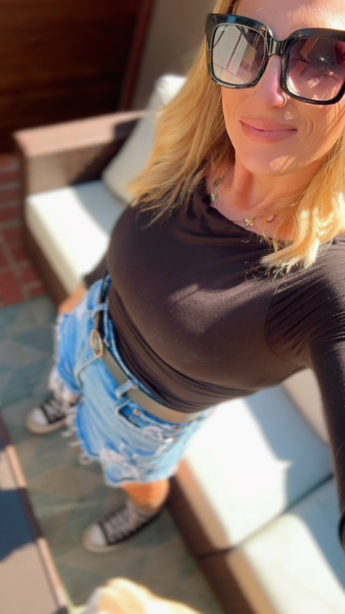 Emily ™ tweet media