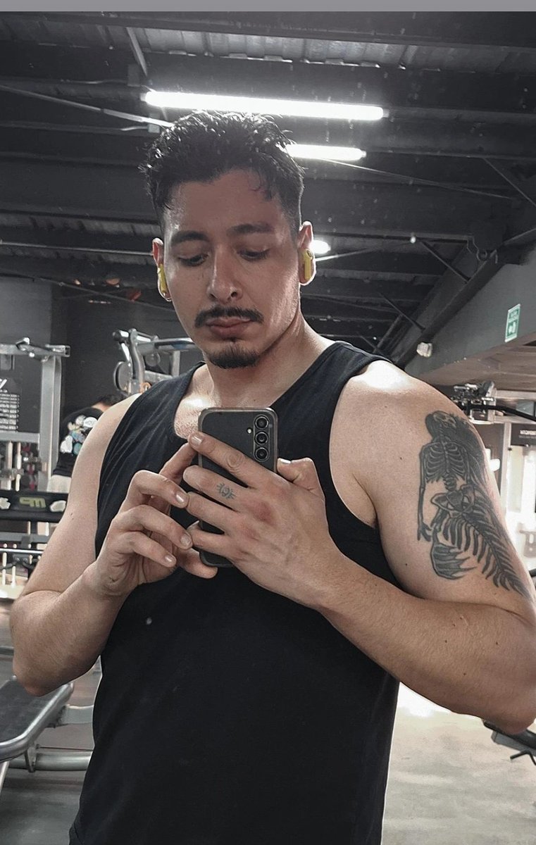 PσʂҽιԃσɳPαρι tweet media