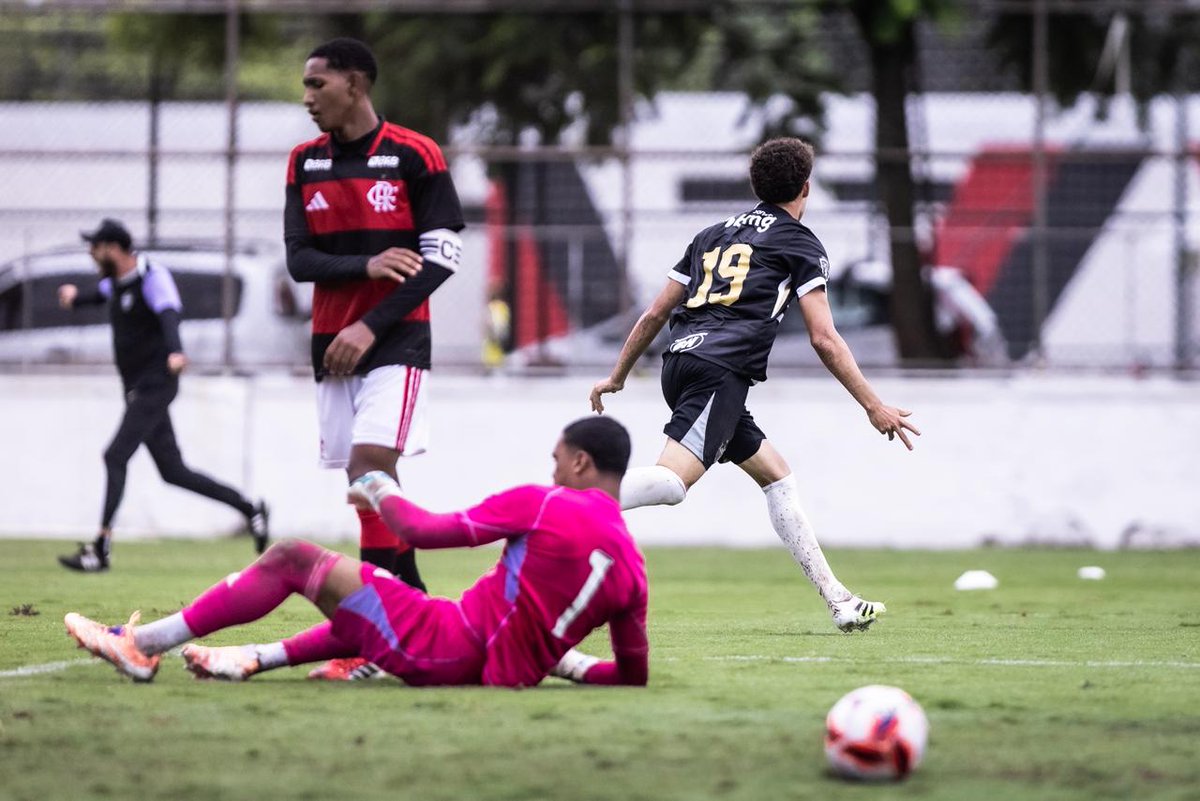 GaloNaBase's tweet photo. 📆 As datas-base do confronto contra o Tricolor do Pici são 28 de abril e 5 de maio.

Pra cima deles, Crias! 🚀

📷 Vinicius Gentil

#CopaDoBrasilSub17 #CAMxFOR 🐓💪 https://t.co/GSsmOfD1S2
