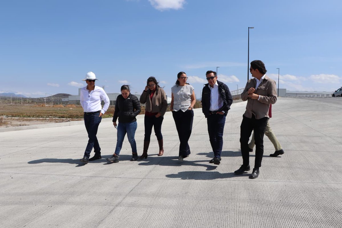 Sedeco_Hgo's tweet photo. acciones para detonar sectores estratégicos en el nuevo Polo de Desarrollo Económico para el Bienestar de Zapotlán.
Estamos sumando esfuerzos, experiencia y talento para que esta zona se convierta en un referente de prosperidad y empleos dignos para las y los hidalguenses. https://t.co/TVxW3VcutW