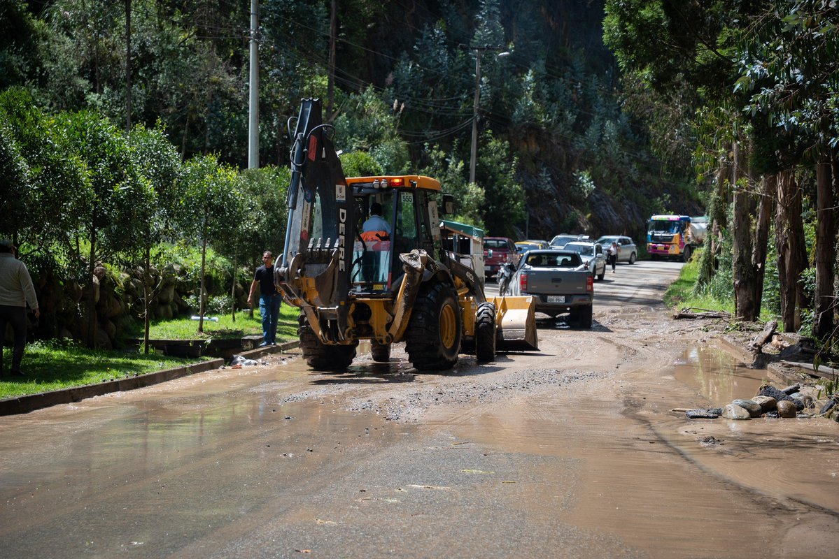 czamoramatute's tweet image. 🌧️🚨 La situación en #Barabón es crítica y hay familias que lo han perdido todo. Ante esto:

🤝 Hago un llamado a los cuencanos a realizar sus #donaciones en el Complejo Deportivo La Gloria.
👦 Solicito a la Zonal de Educación suspender las #clases en los centros educativos