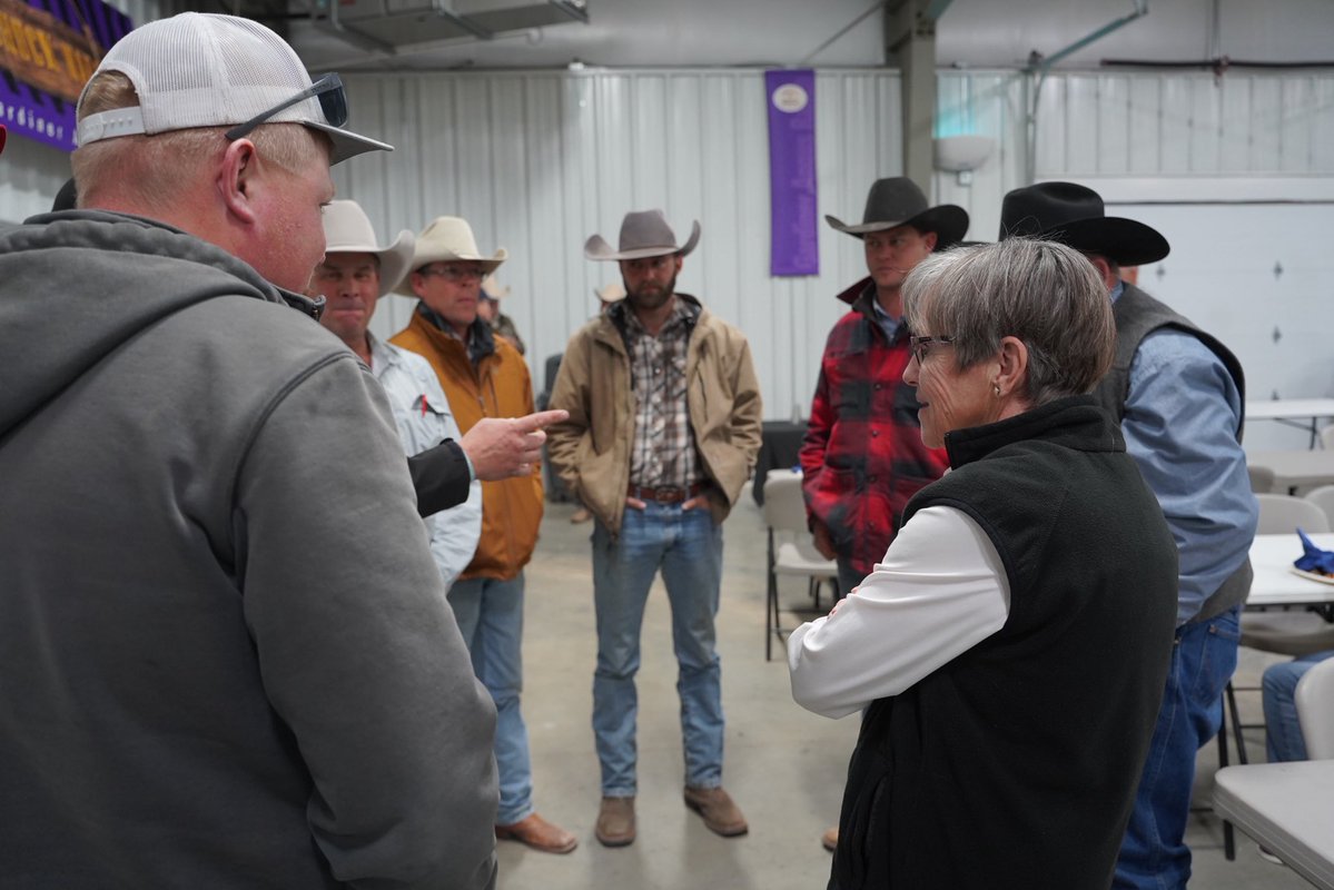 Governor Laura Kelly tweet media