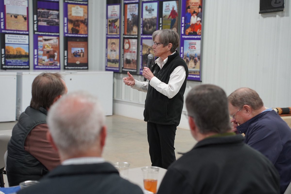 Governor Laura Kelly tweet media