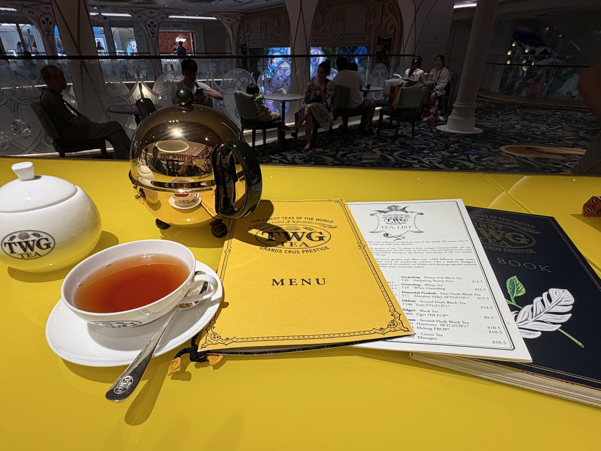 mickeynet007's tweet photo. TWG Teaキャストさんおすすめの人気「1837 ブラックティー」を飲みました🫖とても美味しかったです😋　#MNDCL #ディズニー・アドベンチャー #Disneyadventure https://t.co/zTDabAH1VD
