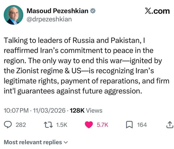 soulat_pasha's tweet photo. خوشی ہوئی کہ پاکستان ایران کو اس شدید عذاب سے نکانے کی حتی الوسع کوشش کر رہا ہے۔۔ایران ہرجانہ مانگ رہا ہے۔۔۔اور مستقبل میں حملہ نہ کرنے کی گارنٹی۔۔۔یہ دونوں اچھی سفارت کاری سے ممکن ہیں۔اگر اسپر لاگو تمام سی��کشنز ختم کر دی جائیں تو چند برسوں کے اندر ہی وہ اپنے معاشی نظام کو مستحکم بنا سکتا۔۔۔لیکن ایران کو بھی فیصلہ کرنا ہوگا کہ اسکو پچھلے پچاس برسوں سے اسرائیل کو جس سے نہ اسکا جغرافیہ ملتا ہے اور نہ ہی کوئی معاشی مسئلہ ہے اپنا دشمن کیوں بنا رکھا ہے۔۔حماس اور حزب اللہ جیسی پراکسیز کیوں بنا رکھی ہیں۔۔اور اسے بھی مستقبل میں ایسے اقدامات سے پرہیز کرنا ہوگا۔۔