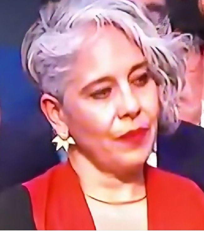 La gran perdedora: le prometieron ser cabeza de lista, se la quitaron; le prometieron la vicepresidencia, se la quitaron… y ahora le toca aguantarse los discursos de la ‘especialista en bloqueos de vías’.
Pizarro la segundona