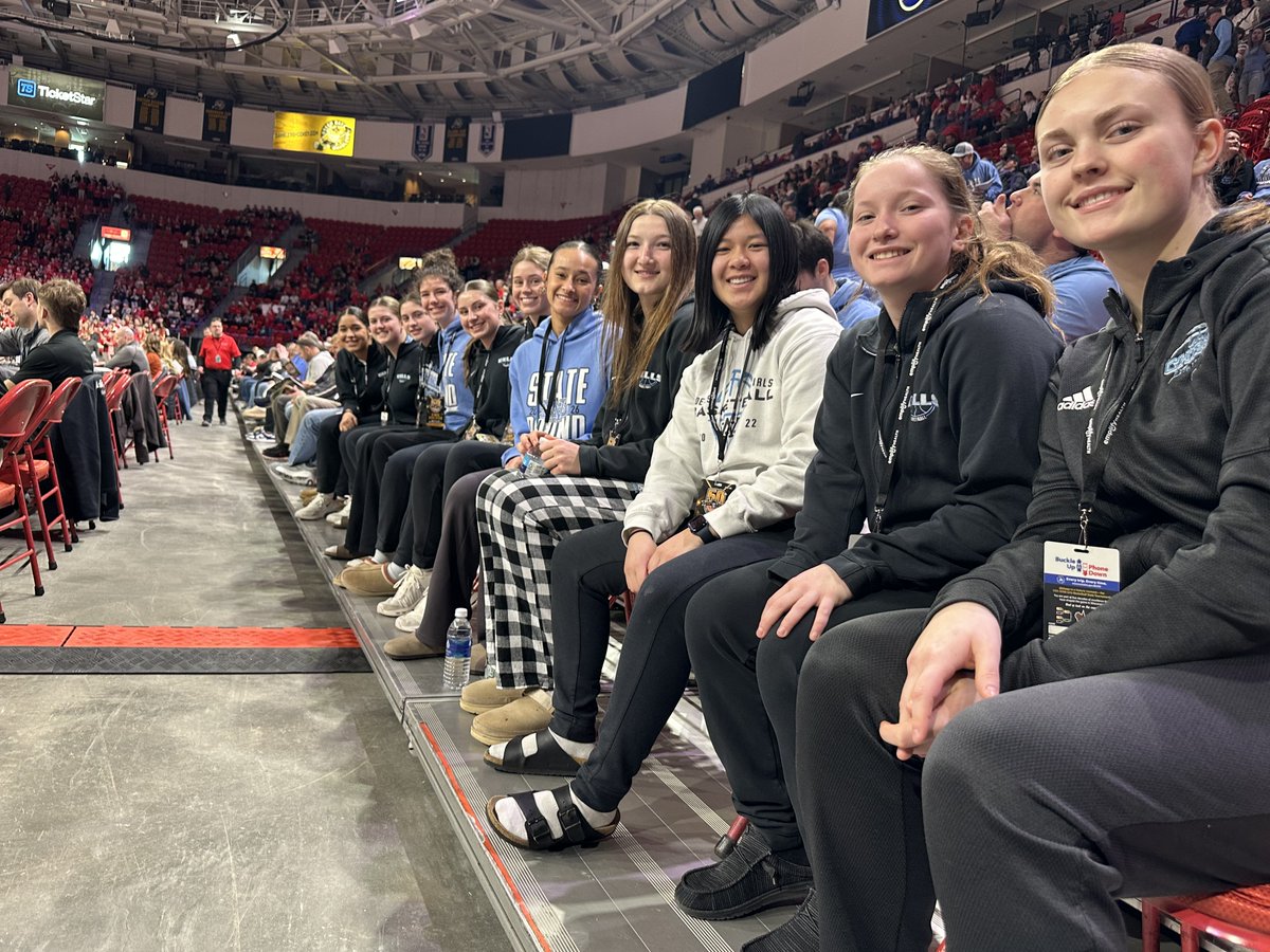 ProductionsW7's tweet photo. I told them today…
“I’m sorry I wasn’t a believer earlier this year.”

I am now.

Wisconsin Dells up 8 on KML with 8 minutes to go at the Resch. 👀🏀

#ChasingGold https://t.co/PA6fUGEAuR