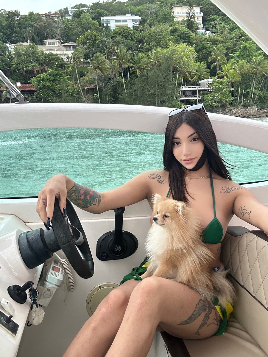 brunaSa4real's tweet photo. 😏😅 https://t.co/3aa18uQTCE